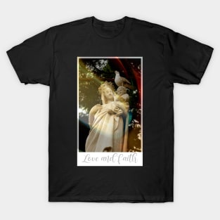 Amor y Fe. Virgen Maria en Cannes T-Shirt